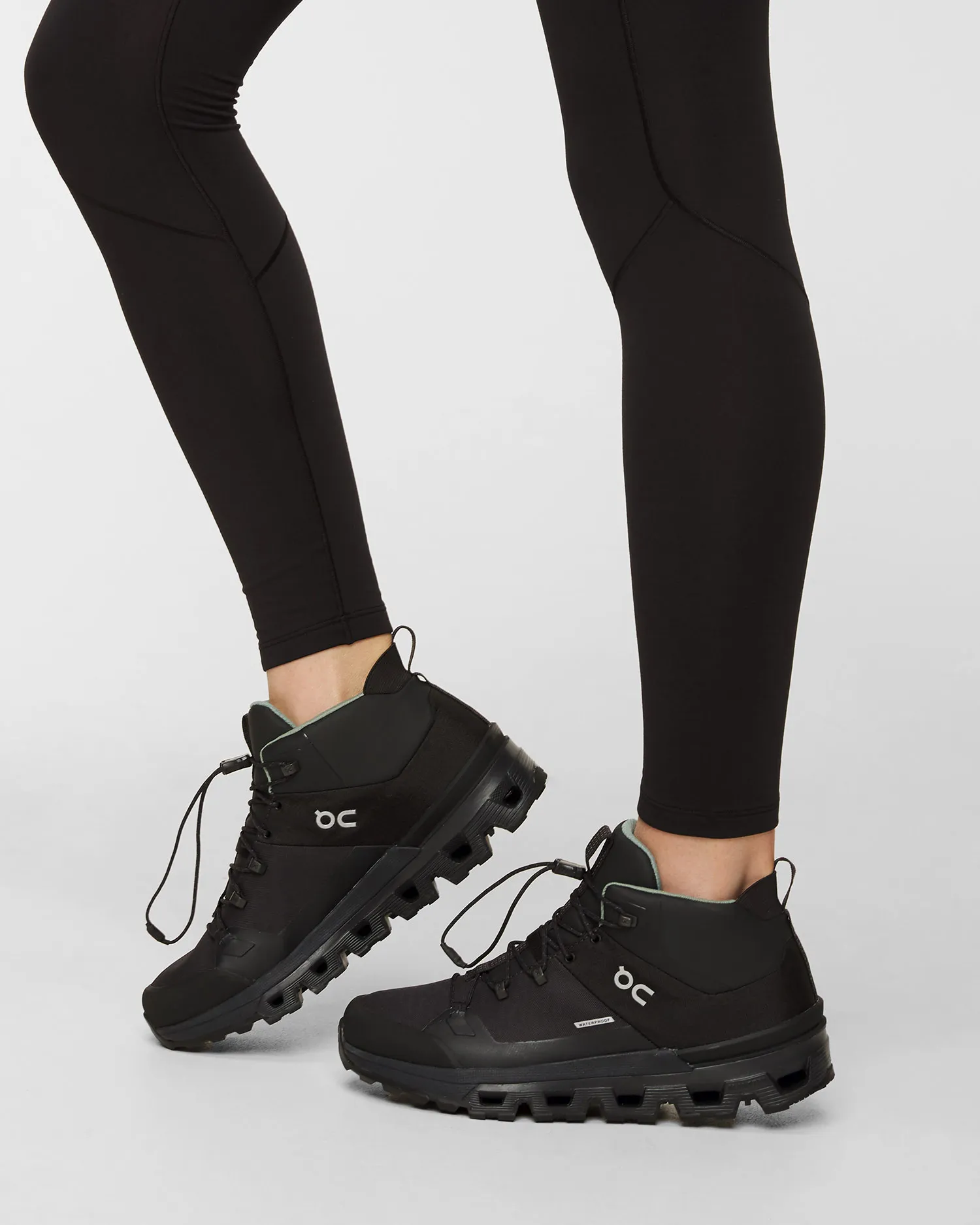 Scarpe da donna On Running Cloudtrax Waterproof 3WD10880553-black